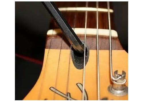 Porque una guitarra nueva necesita una calibración y llevarla al luthier 4 ajuste alma en guitarra nueva