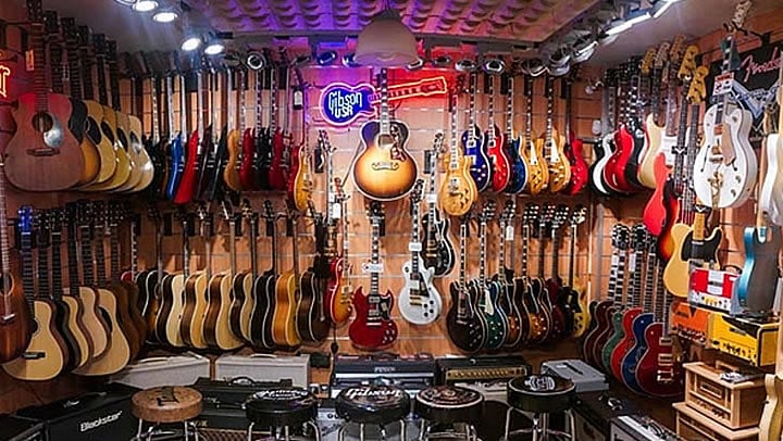 Porque una guitarra nueva necesita una calibración y llevarla al luthier 2 guitarras nueva tienda